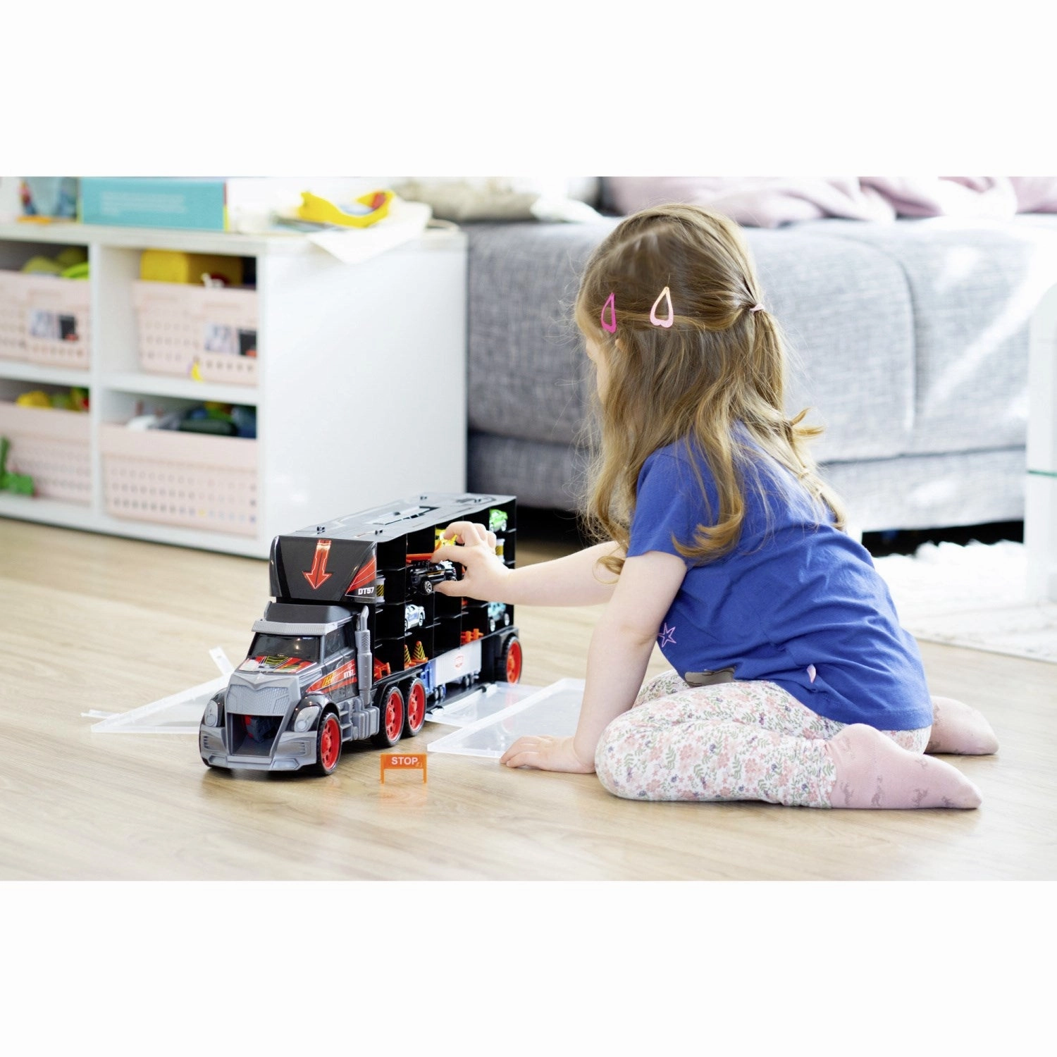 Dickie Toys Storage Truck With Accessories