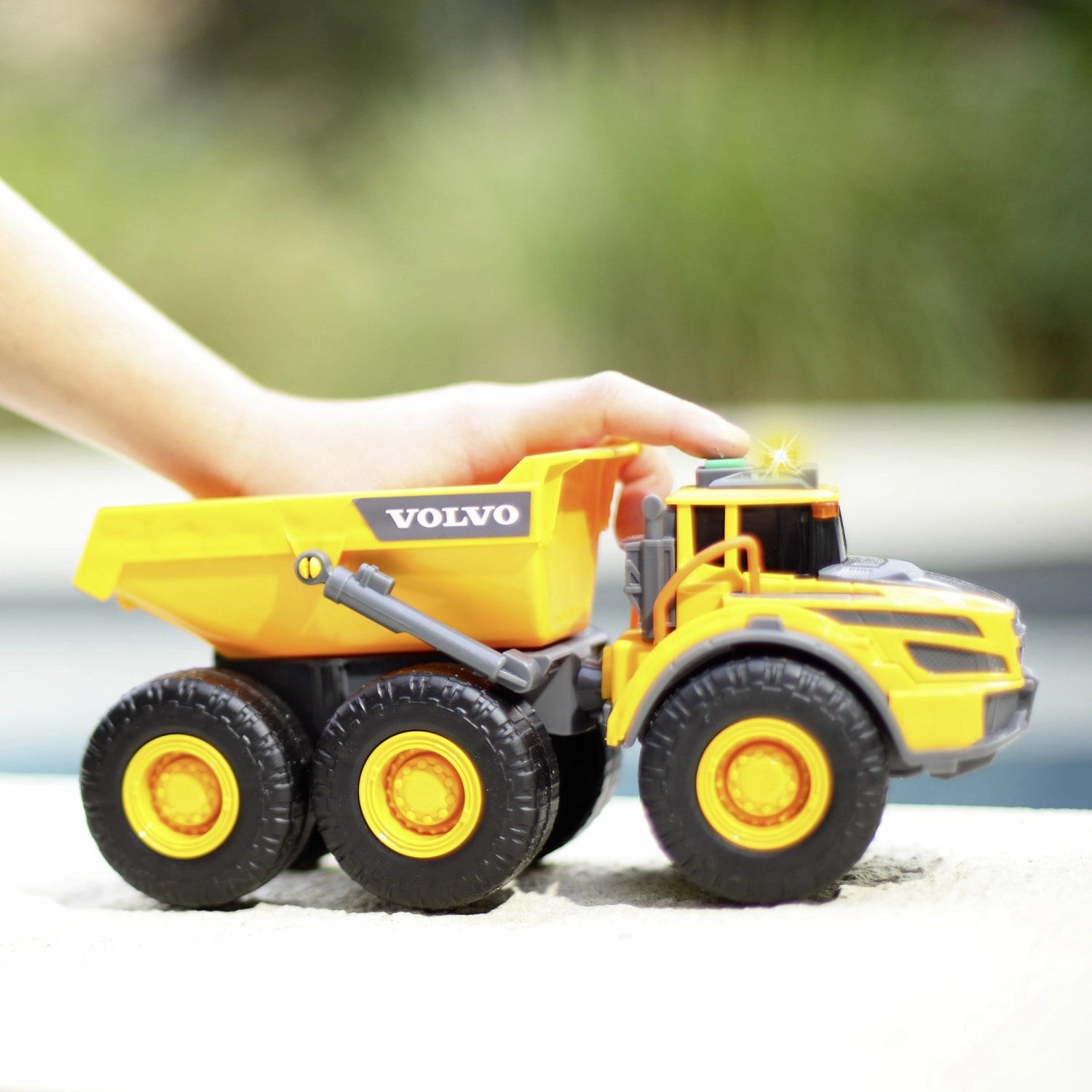 Dickie Toys Volvo Dumper