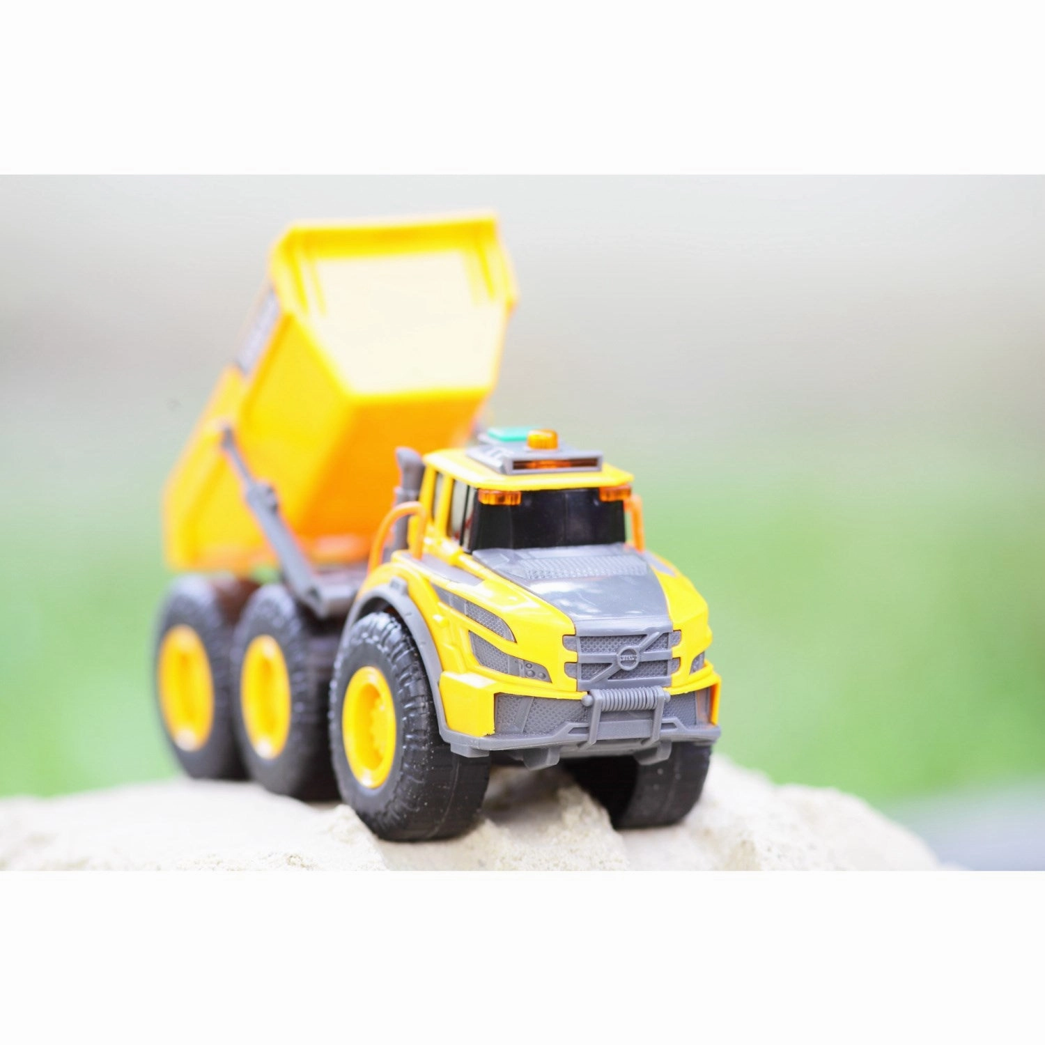 Dickie Toys Volvo Dumper