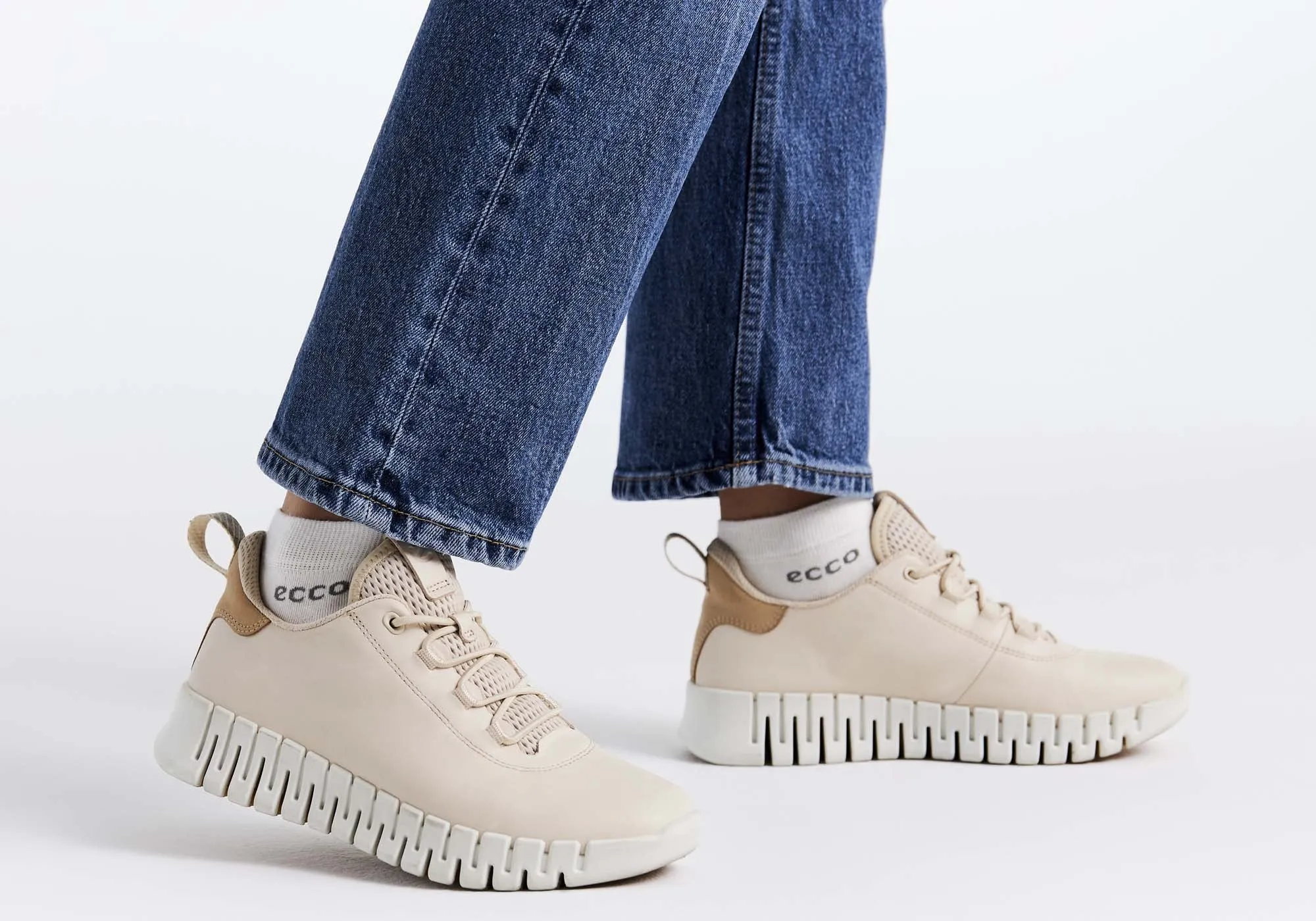 ECCO Womens Comfortable Leather Gruuv Sneakers Shoes ecco Shoes