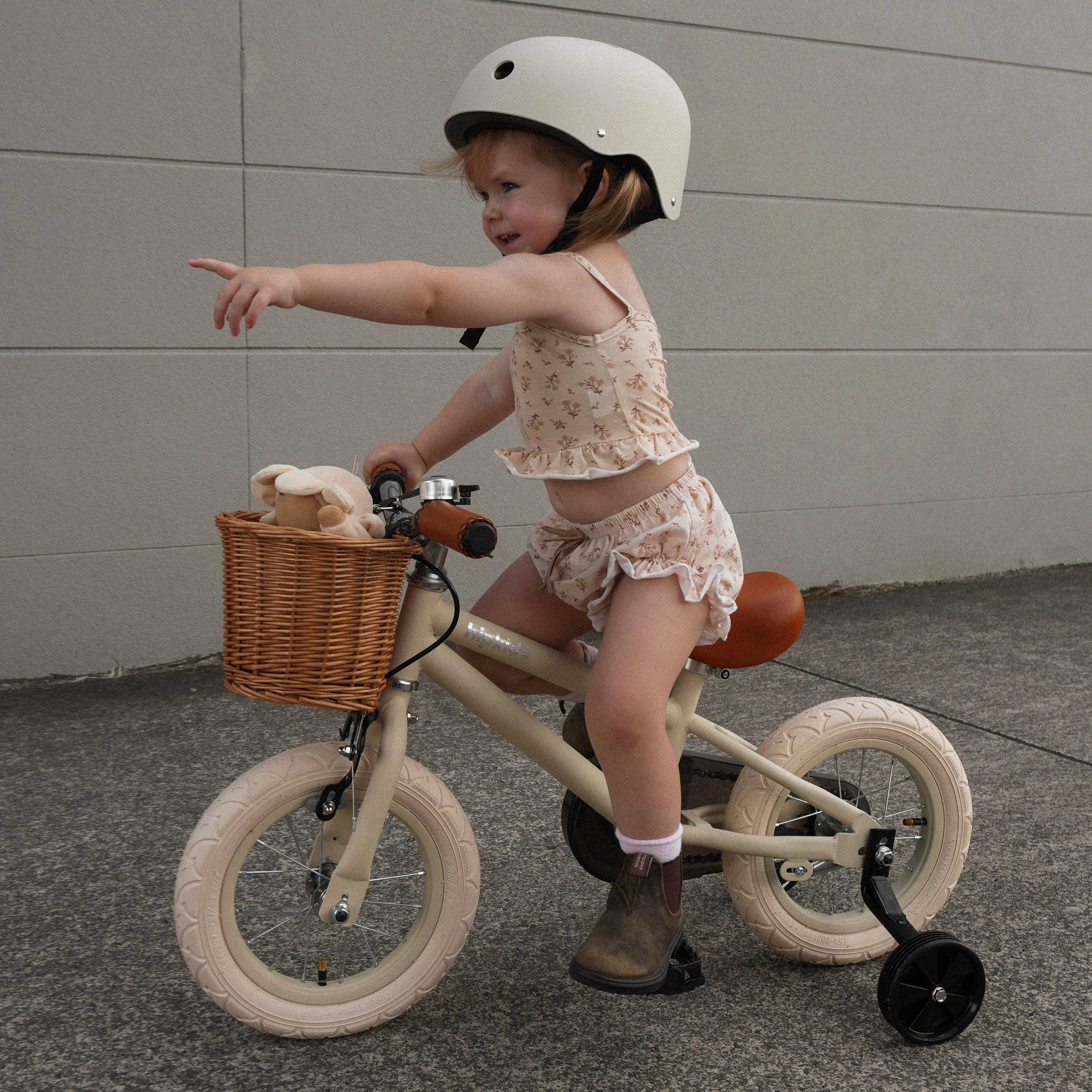 HipKids Classic Steel Bike with Wicker Basket