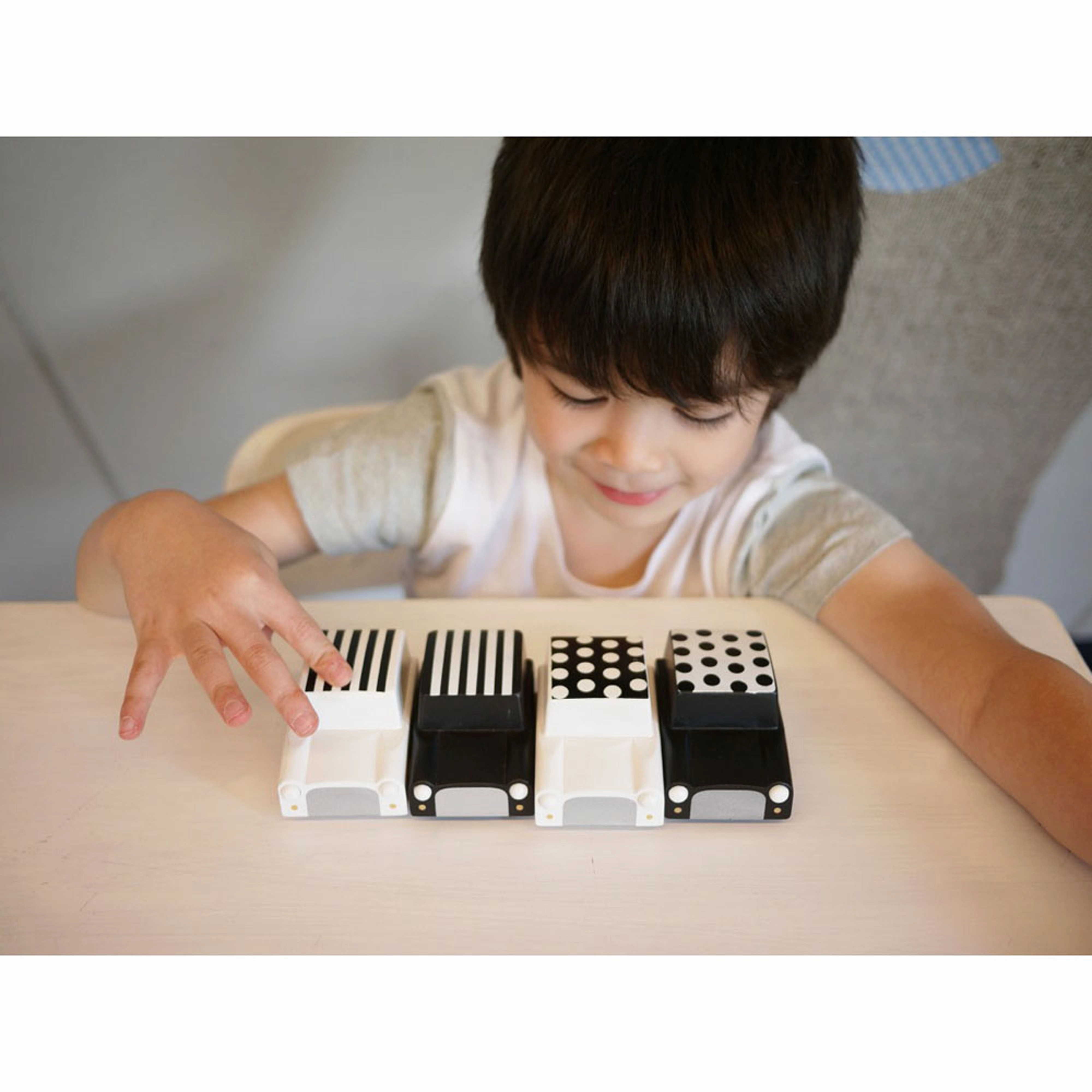 kiko  & gg* Kuruma Classic Wooden Wind Up Car Stripes/Black