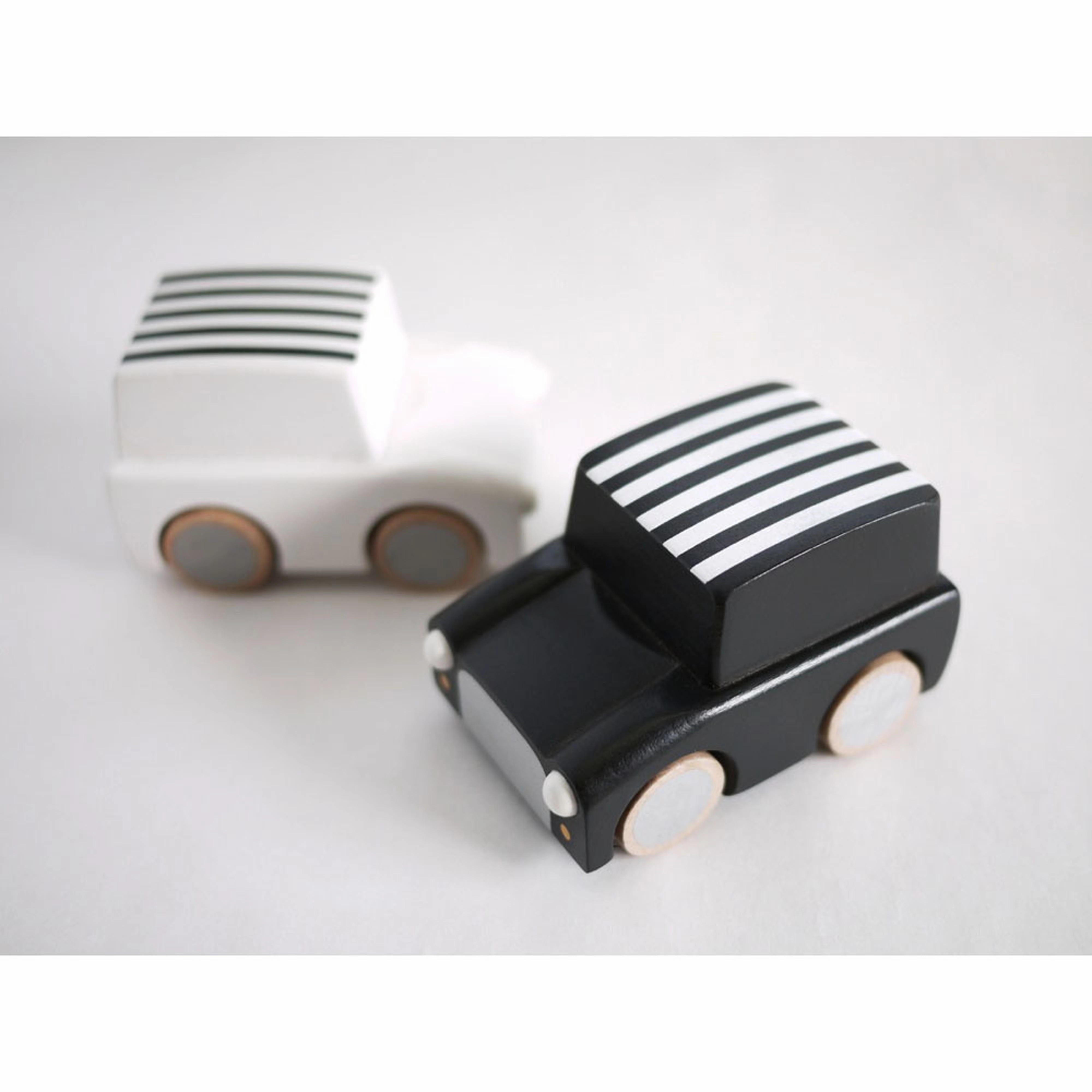 kiko  & gg* Kuruma Classic Wooden Wind Up Car Stripes/Black