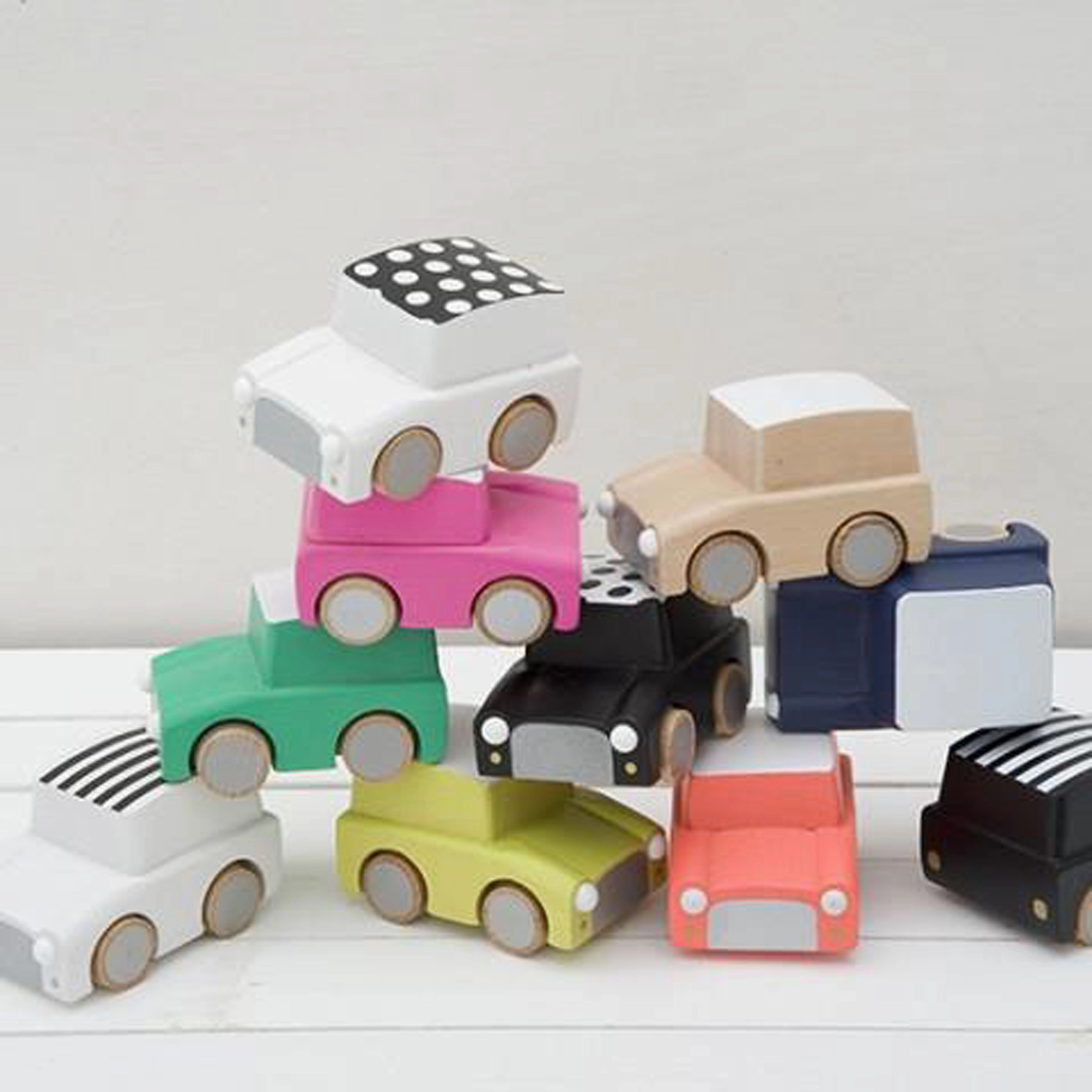kiko  & gg* Kuruma Classic Wooden Wind Up Car Yellow