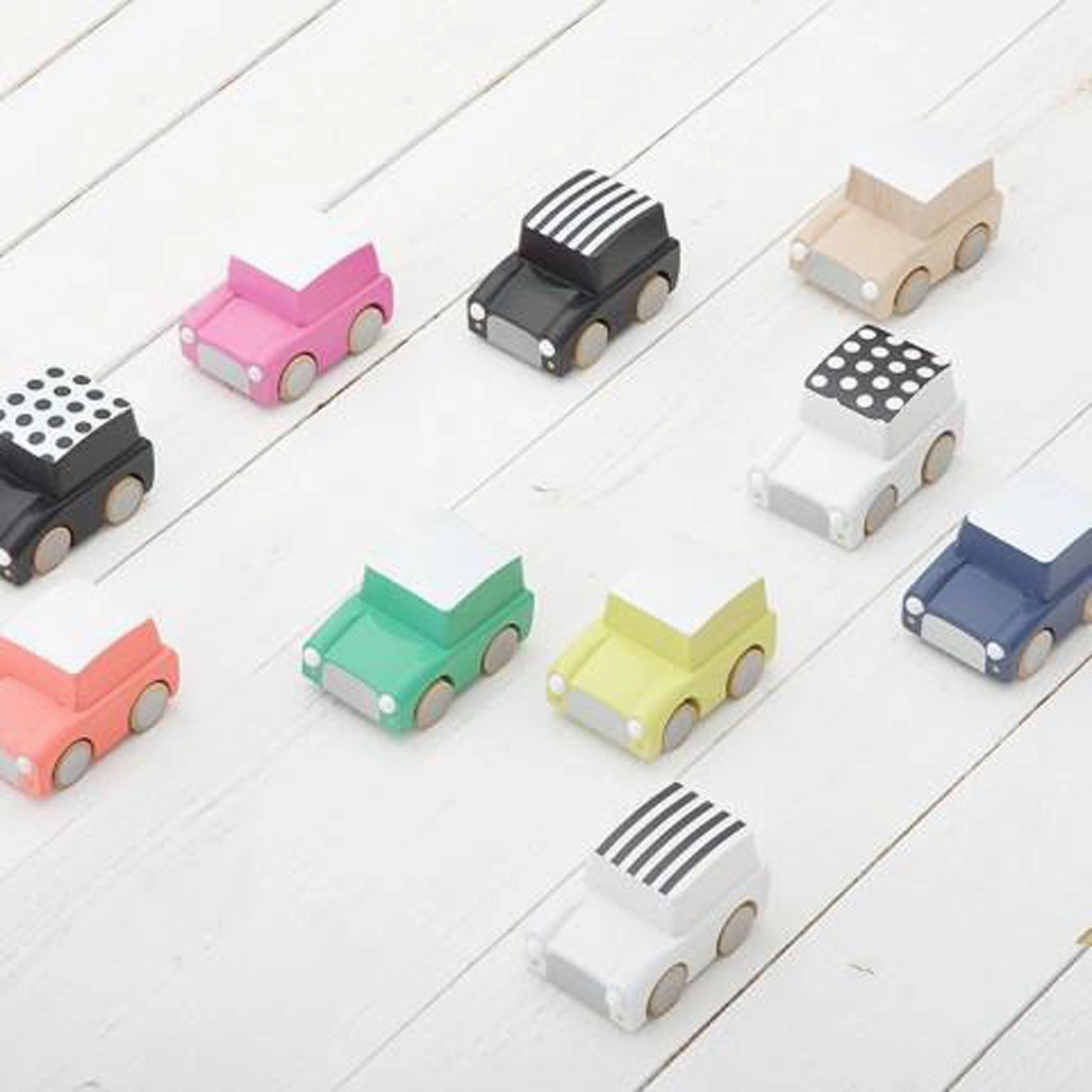 kiko  & gg* Kuruma Classic Wooden Wind Up Car Yellow