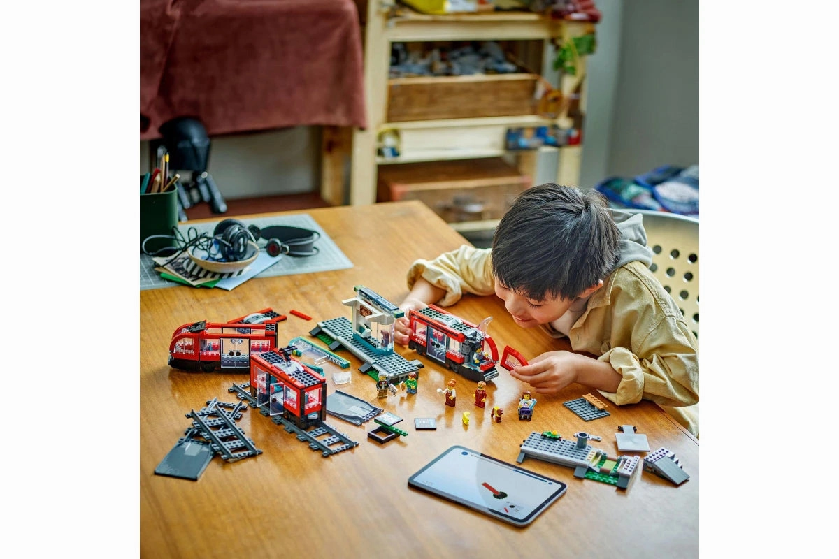 LEGO City Downtown Streetcar and Station 60423