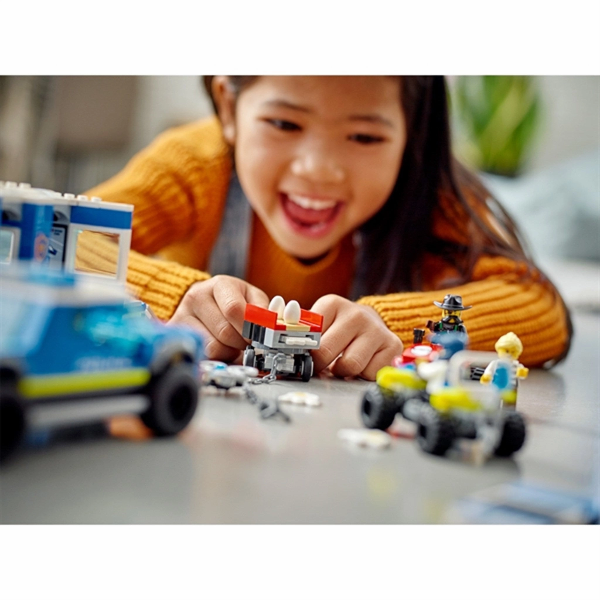 LEGO? City Police Mobile Command Truck