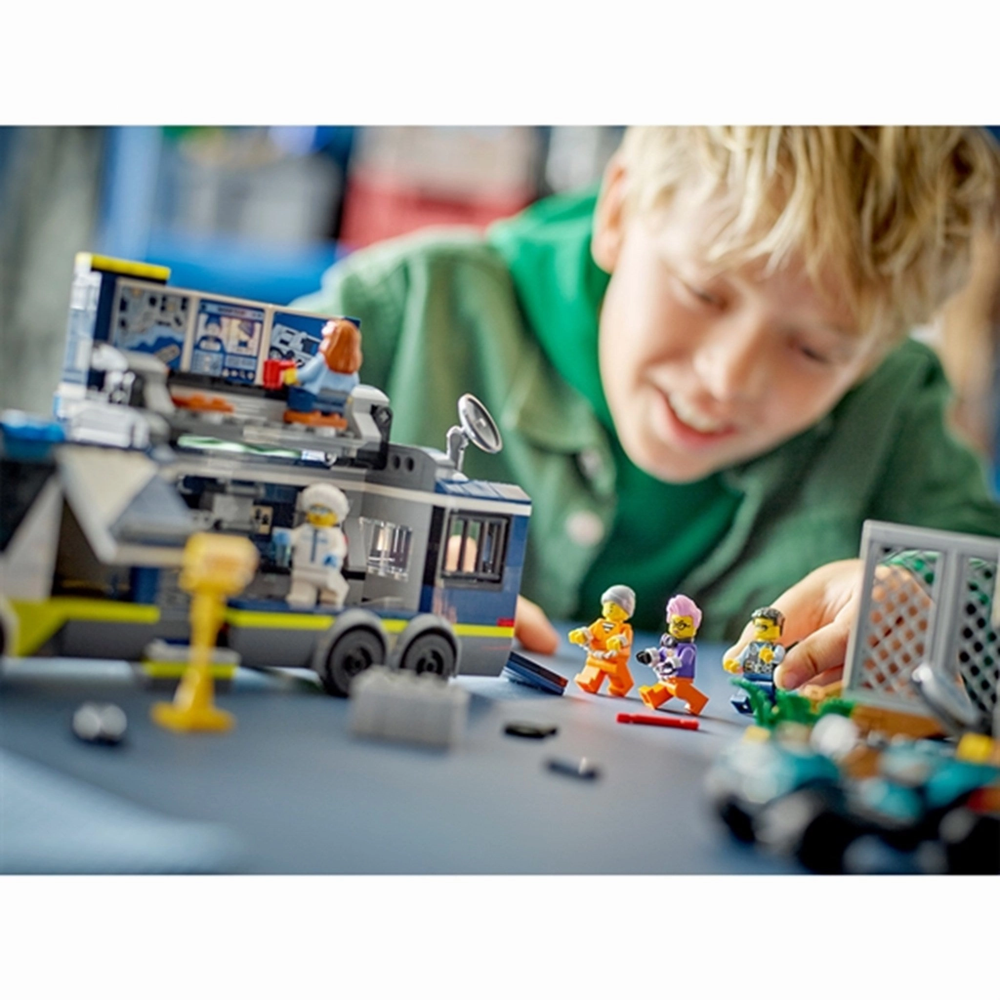 LEGO? City Police Mobile Crime Lab Truck