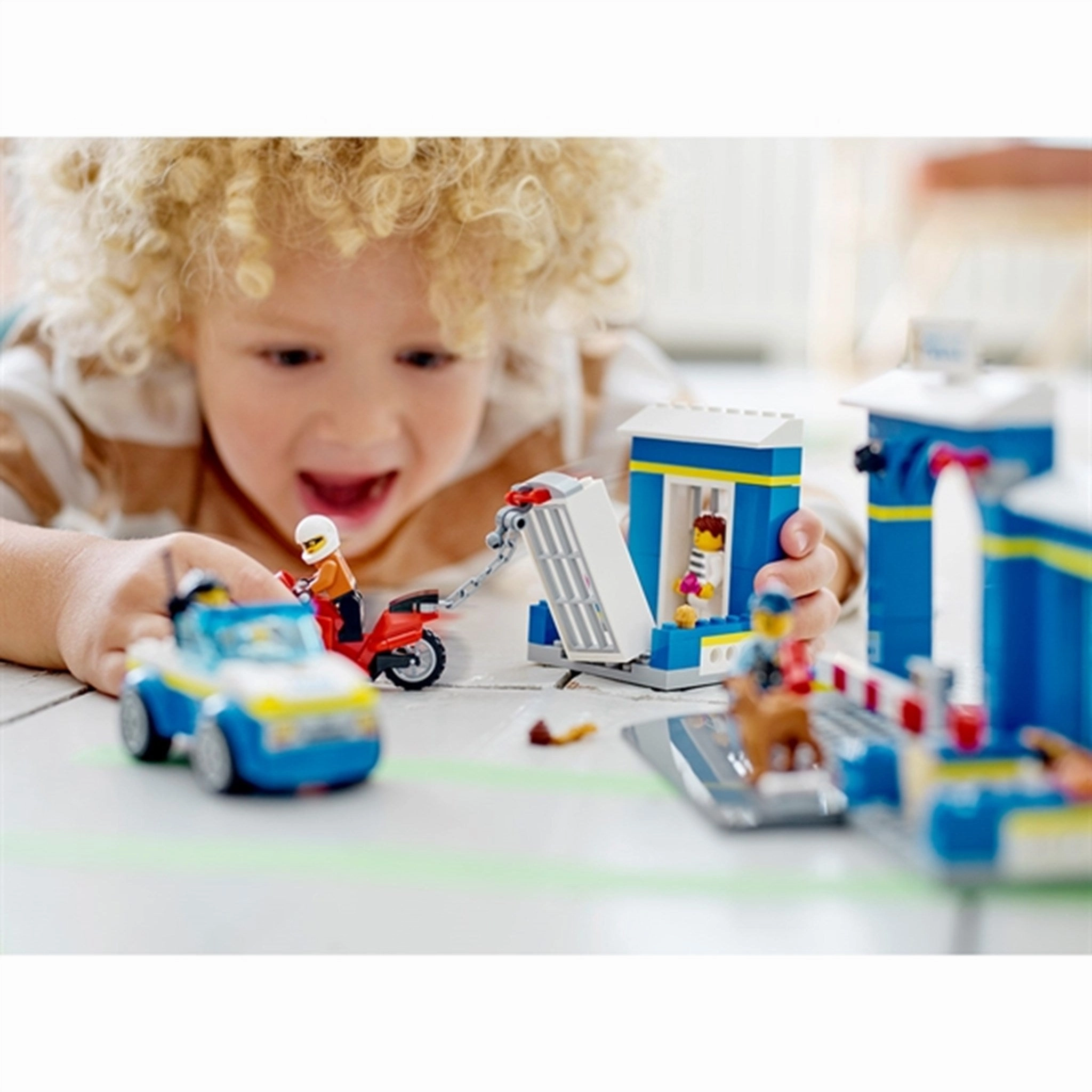LEGO City Police Station Chase