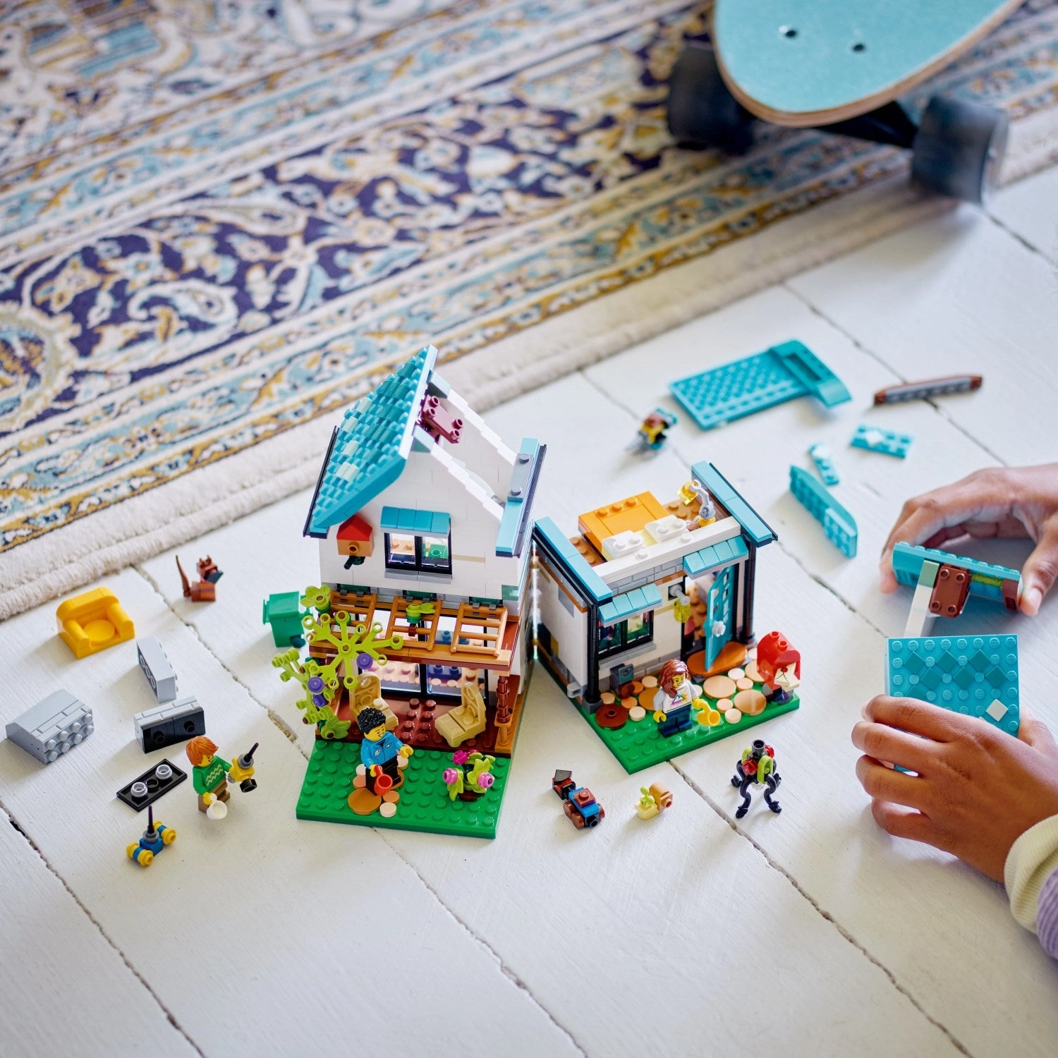 LEGO? Creator Cozy House