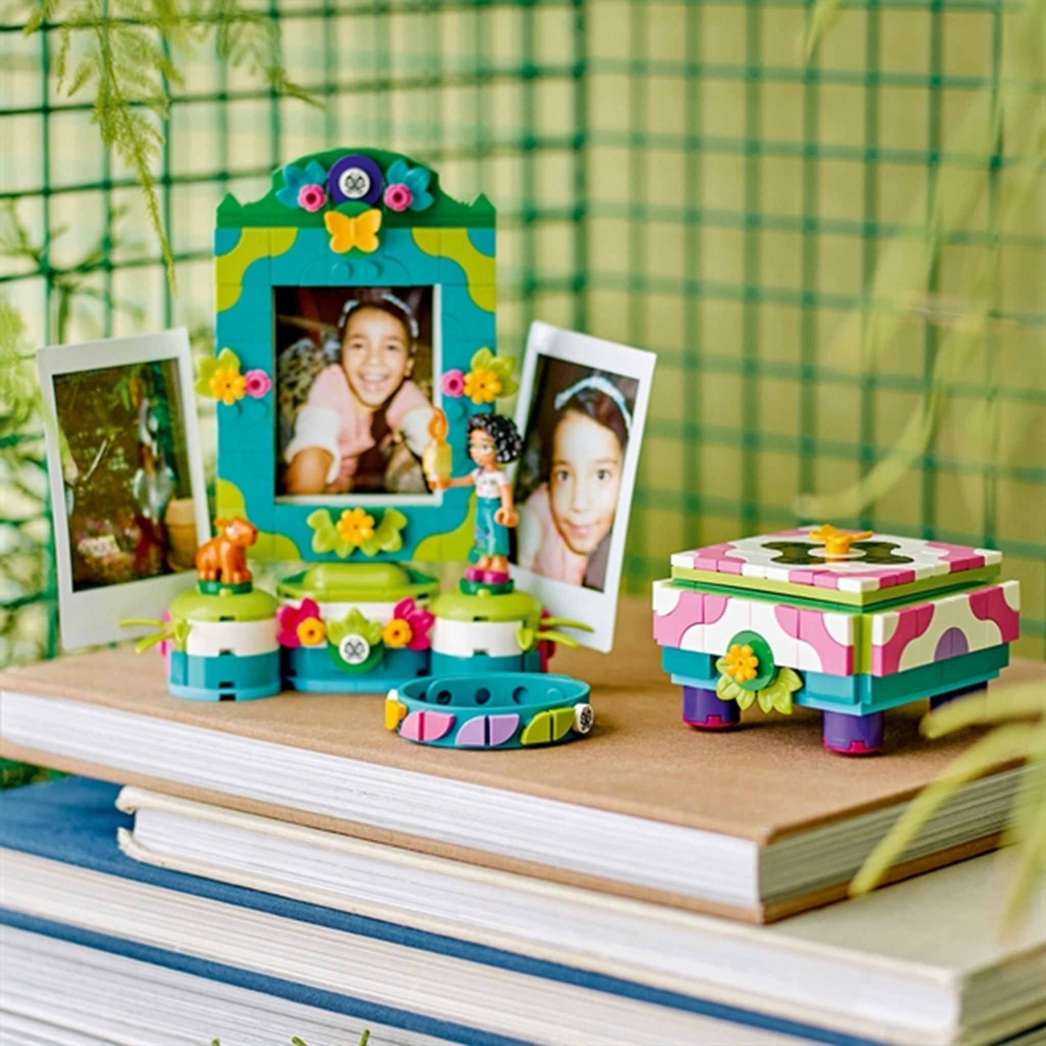 LEGO? Disney? Mirabel's Photo Frame and Jewellery Box