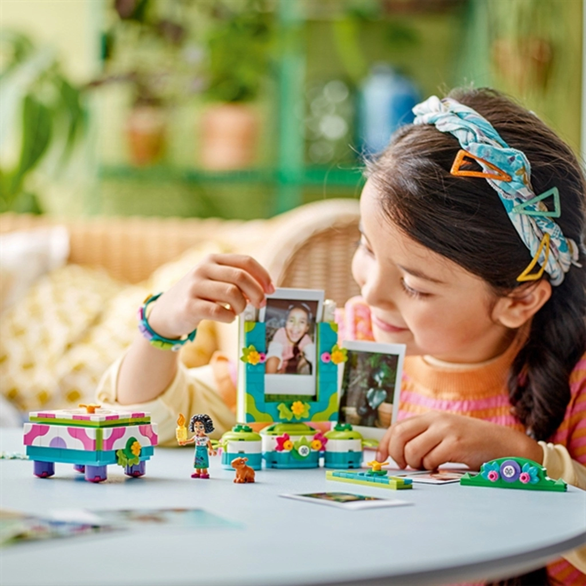LEGO? Disney? Mirabel's Photo Frame and Jewellery Box