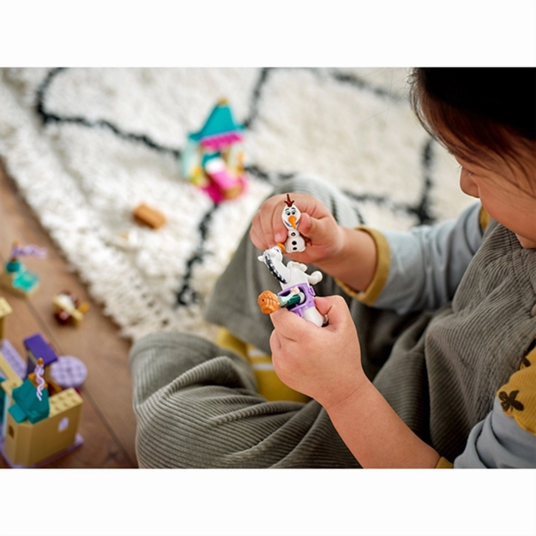 LEGO Disney?TAnna and Olaf's Castle Fun