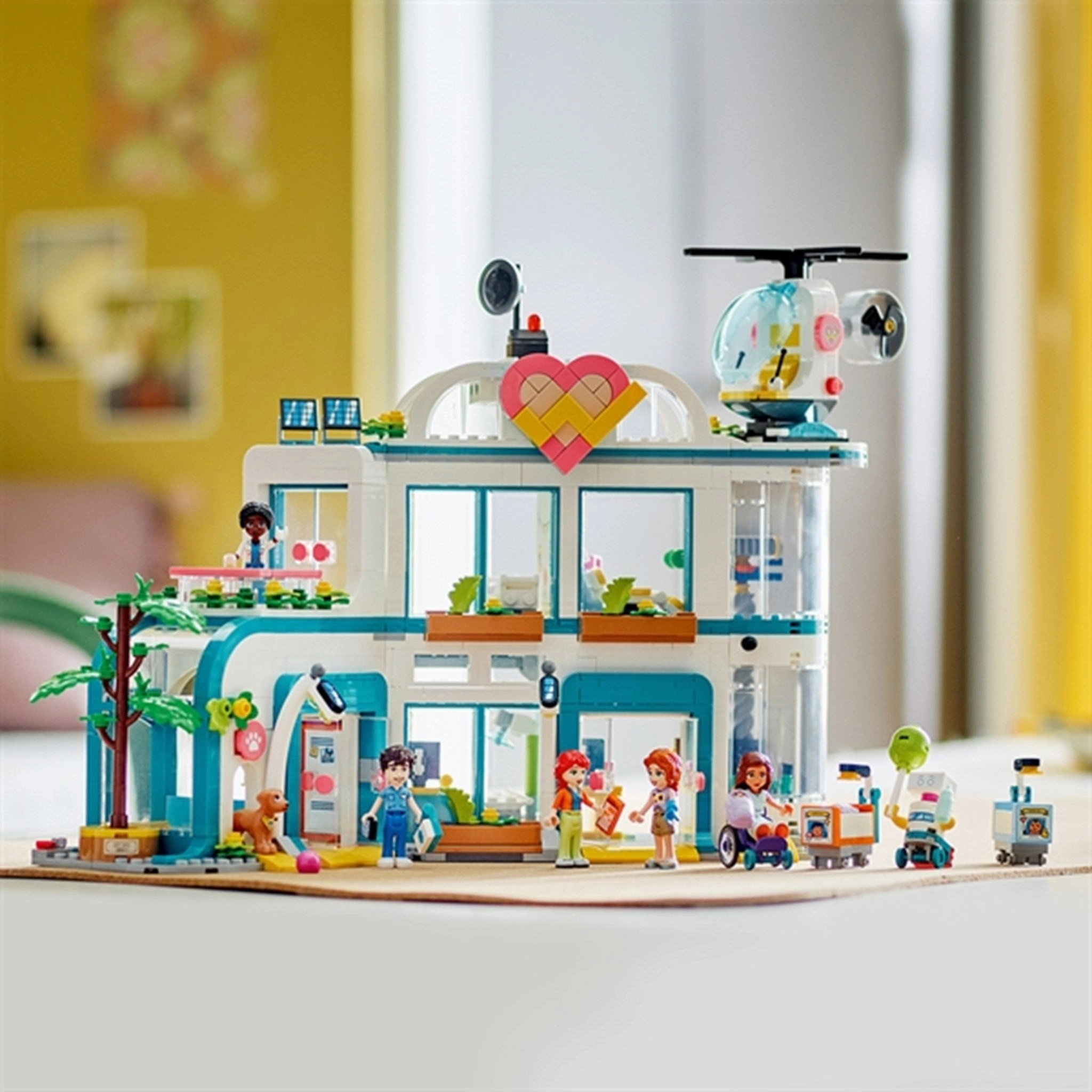 LEGO? Friends Heartlake City Hospital