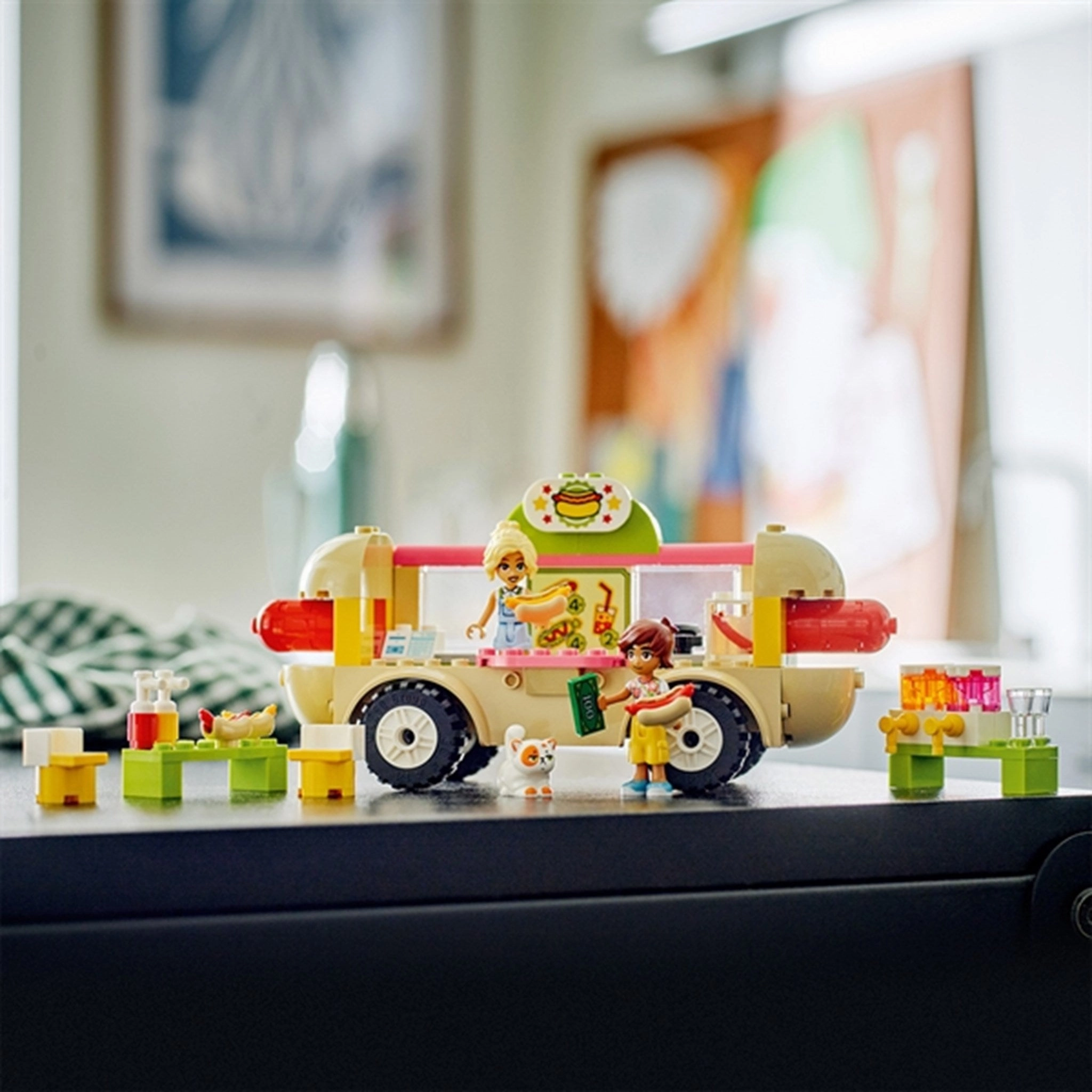 LEGO? Friends Hot Dog Food Truck