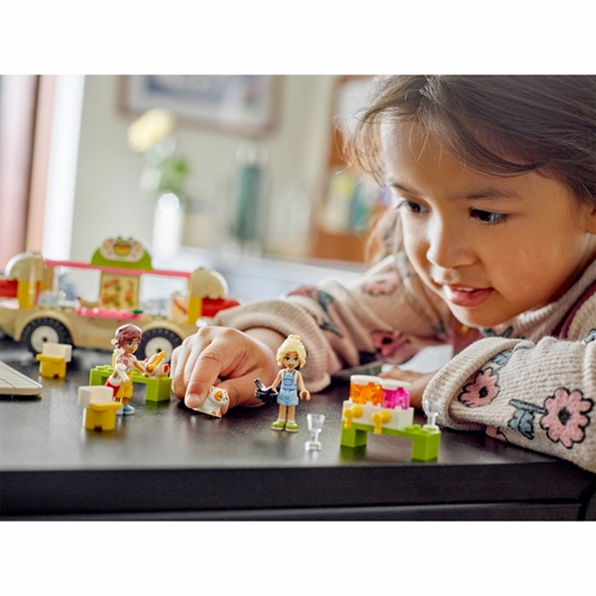 LEGO? Friends Hot Dog Food Truck