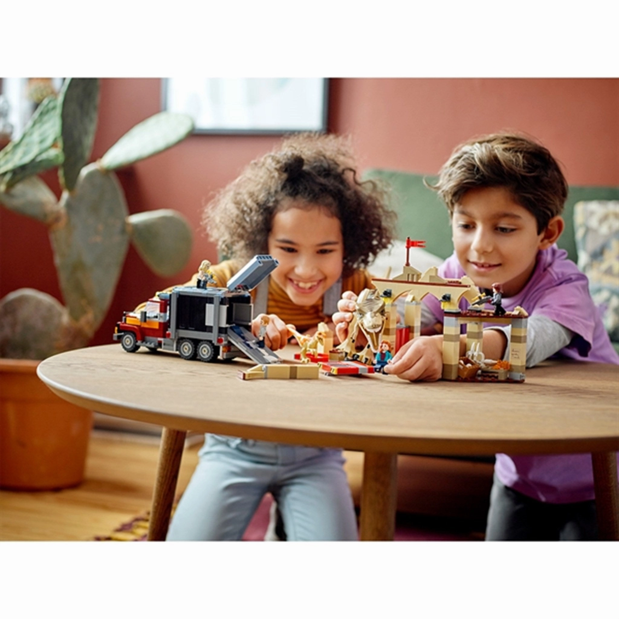 LEGO? Jurassic World? T. rex & Atrociraptor Dinosaur Breakout
