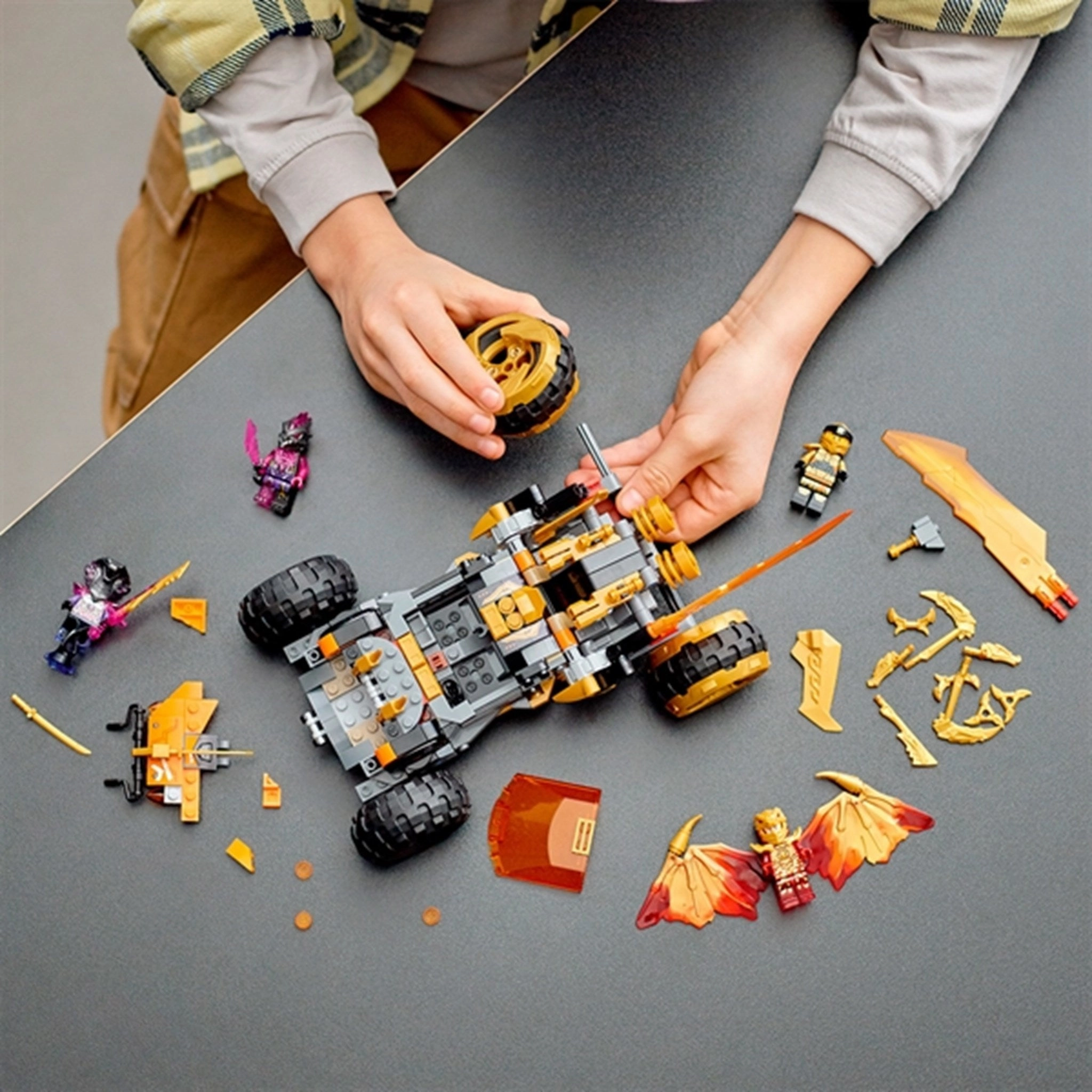 LEGO NINJAGO Coles Dragon Cruiser