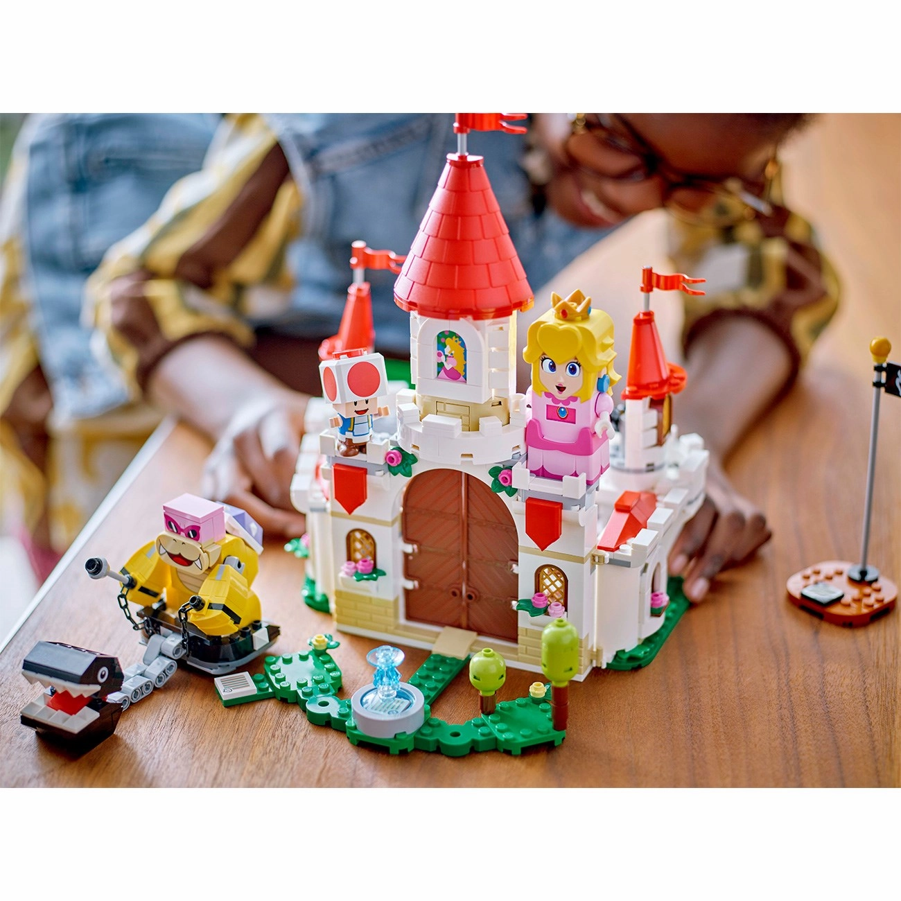 LEGO? Super Mario Battle against Roy at Peach's Castle