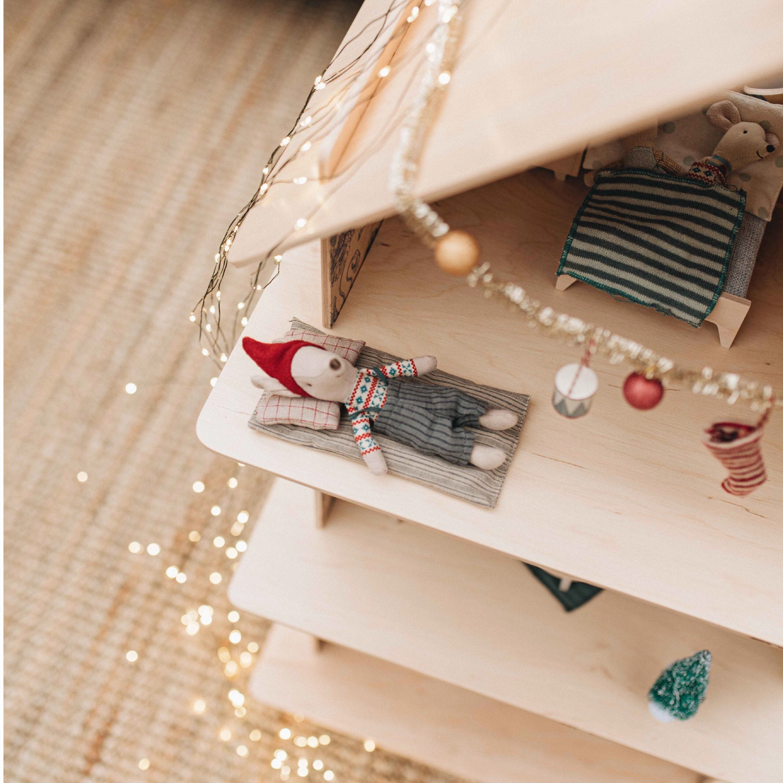 Milin Furniture For A Wooden Dollhouse ?Natural