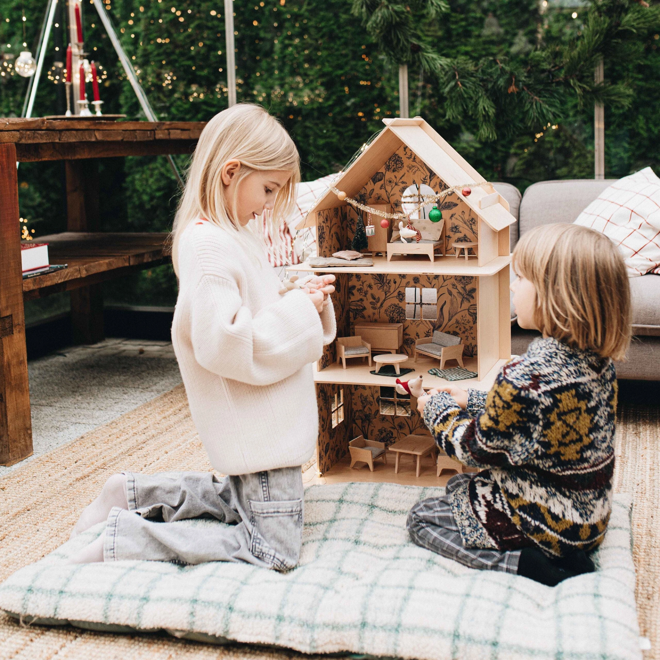 Milin Furniture For A Wooden Dollhouse ?Natural