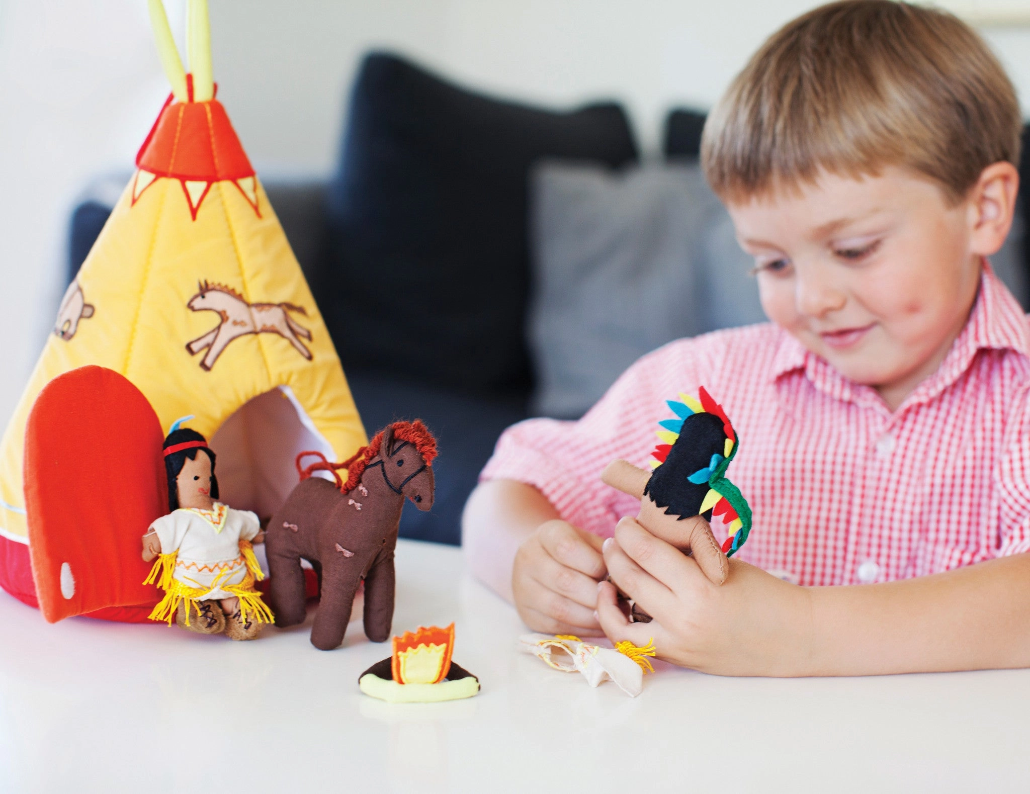 Oskar and Ellen Soft Teepee with Indians
