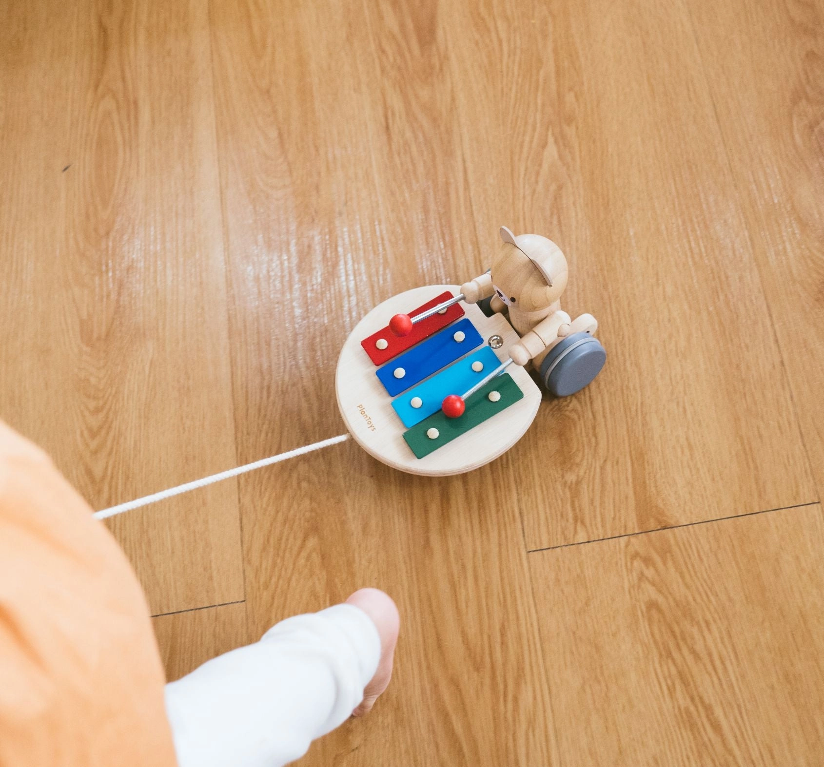 PULL-ALONG MUSICAL BEAR
