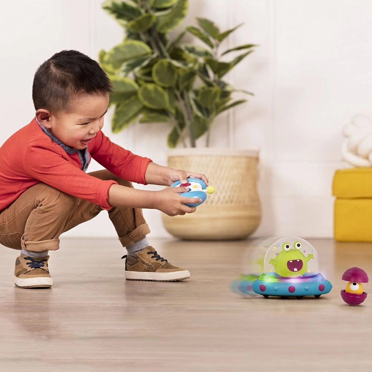R/C BUMPER CAR WITH PLANET