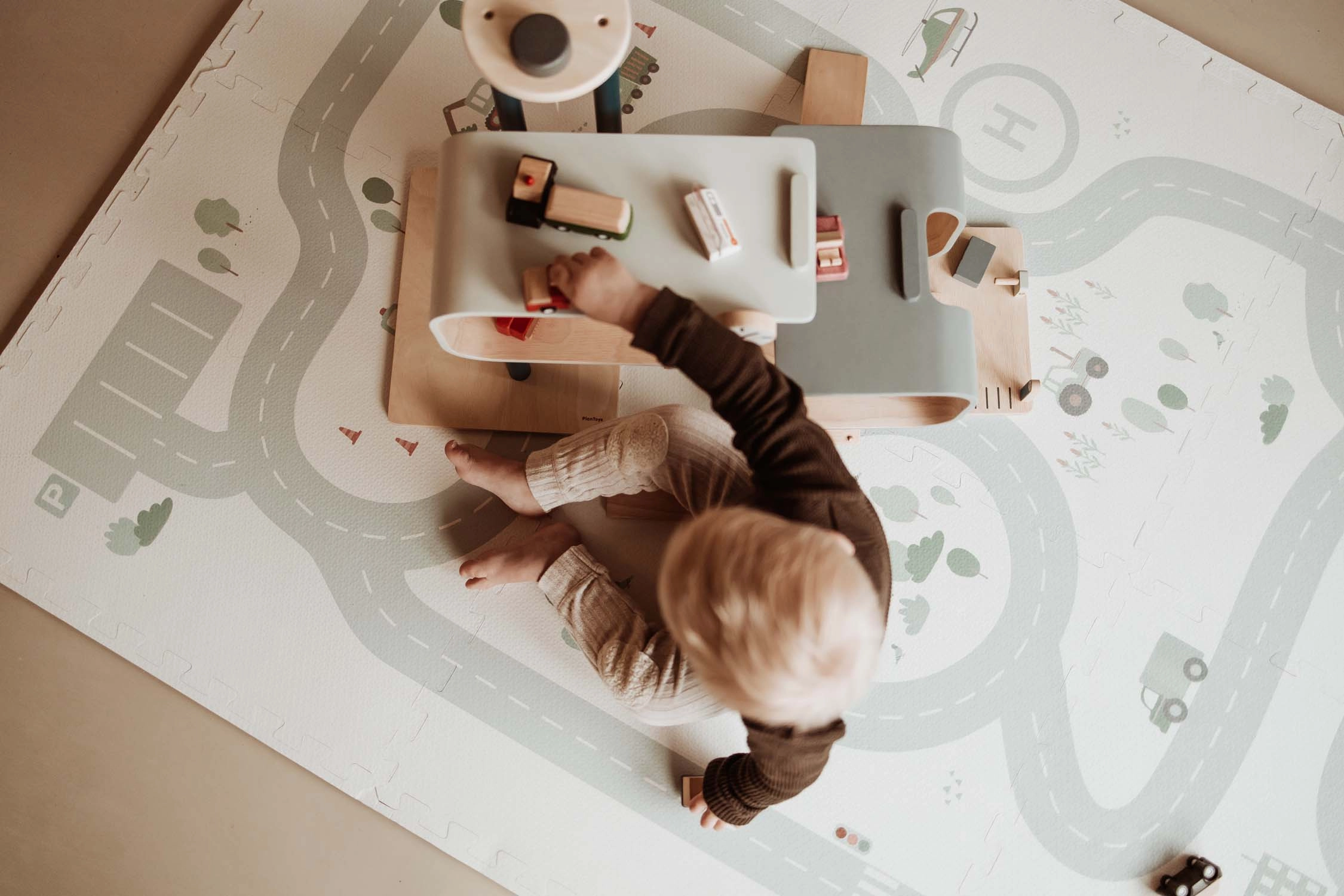 Reversible Playmat & Storage Box EEVAA