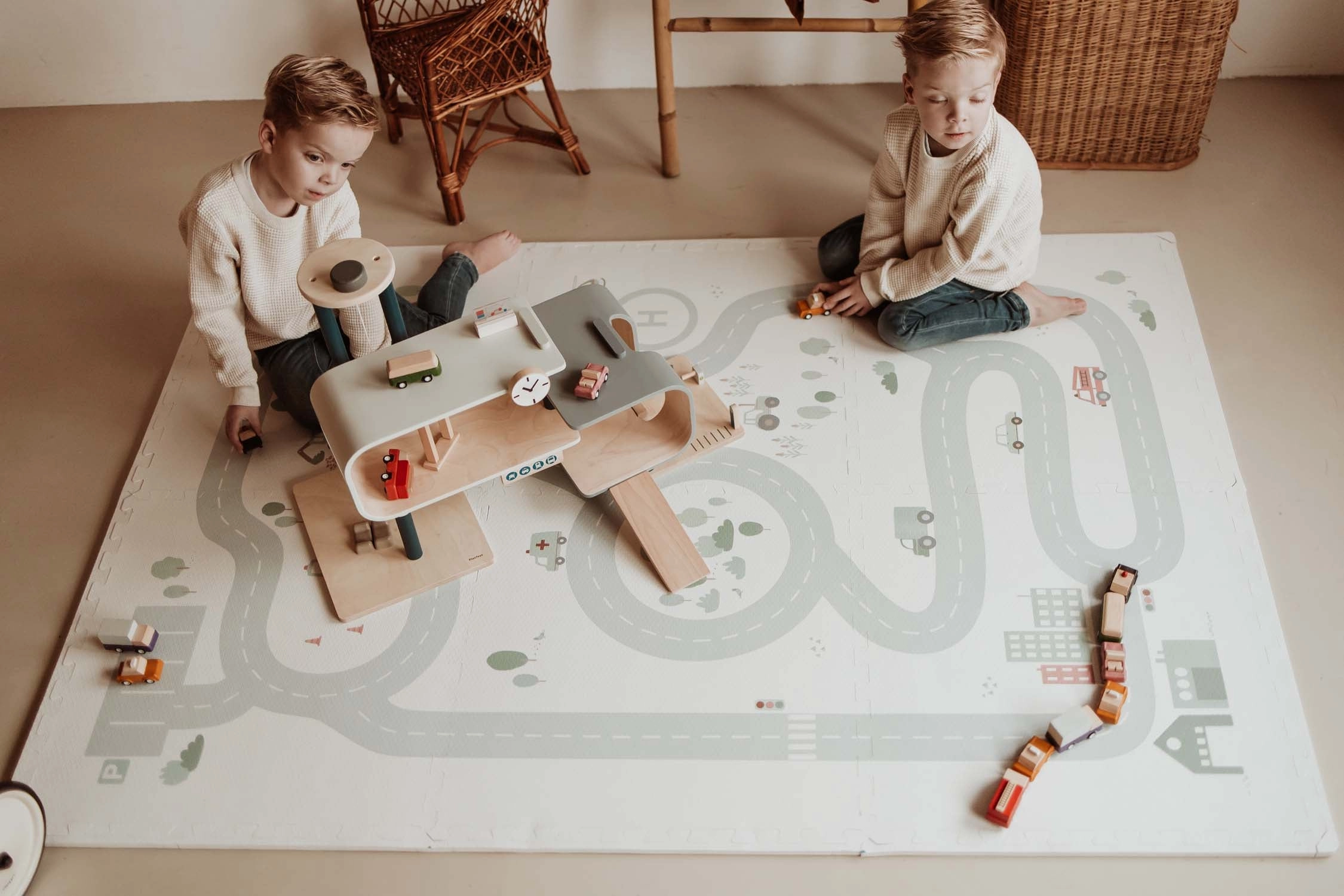 Reversible Playmat & Storage Box EEVAA