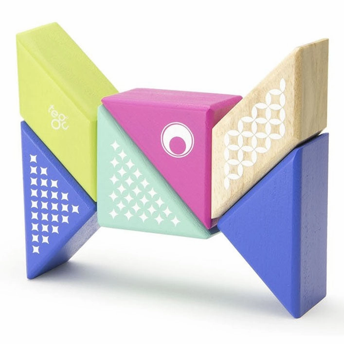 Tegu Travel Pal Hummingbird Magnetic Wooden Blocks